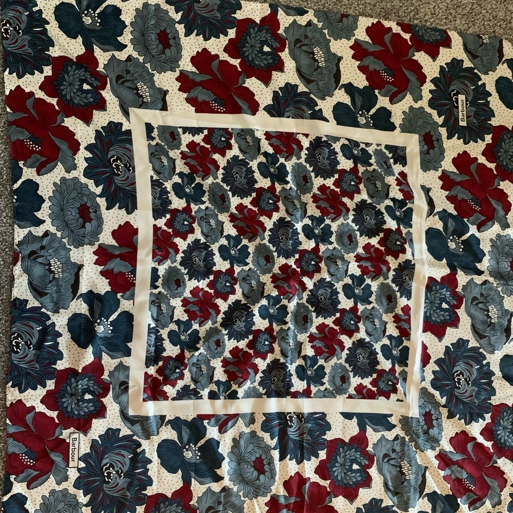 Barbour 100% Sill Floral Patterned Scarf